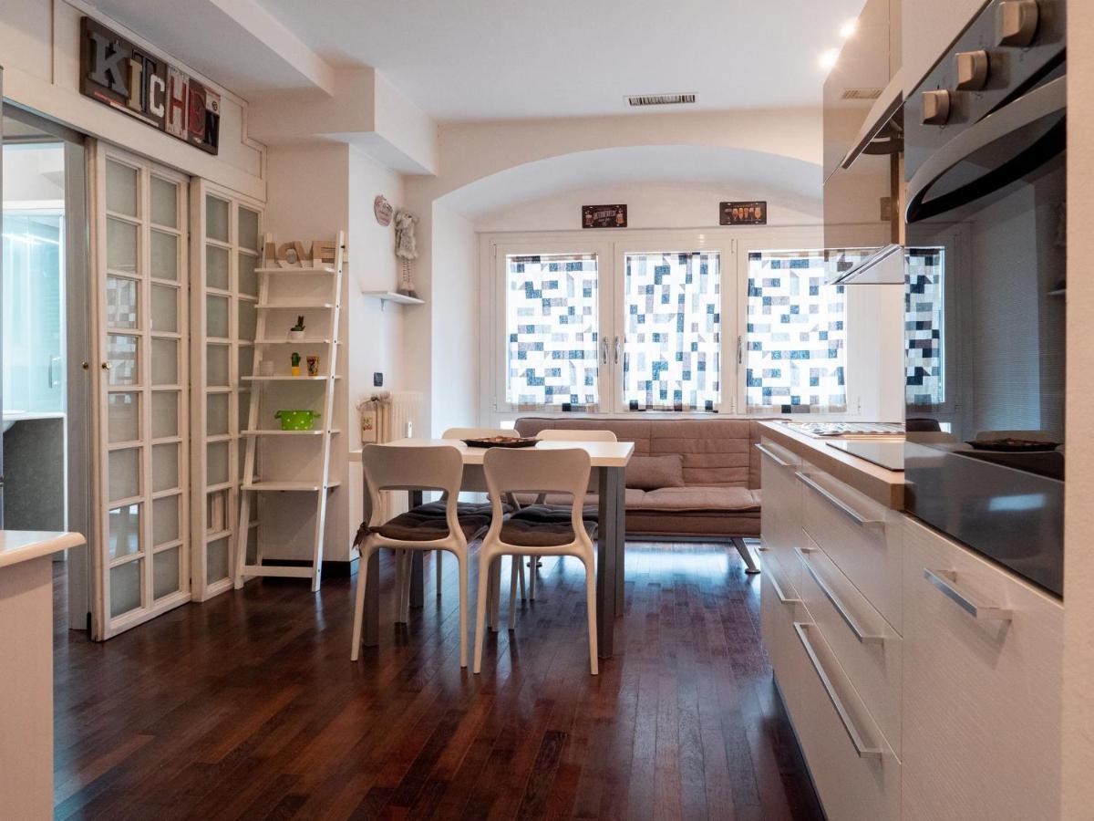 The Best Rent - Modern Duomo Apartment Milão Exterior foto
