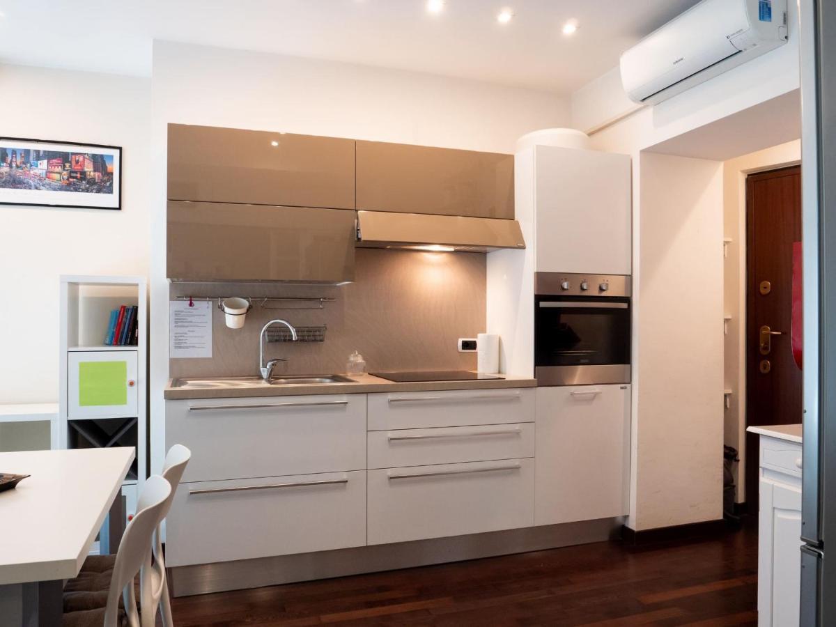 The Best Rent - Modern Duomo Apartment Milão Exterior foto