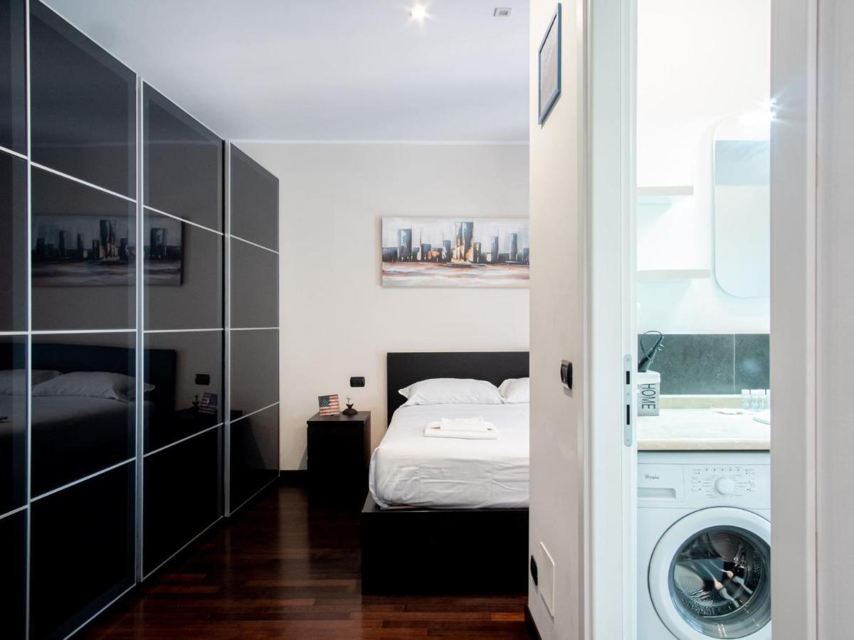 The Best Rent - Modern Duomo Apartment Milão Exterior foto